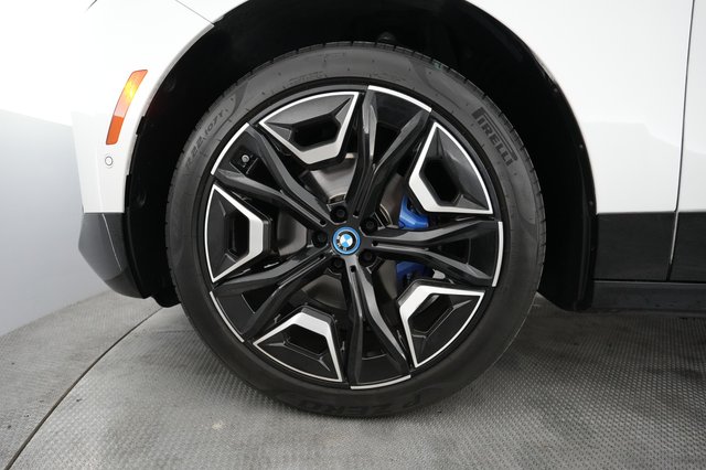 2023 BMW iX — photo 15 of 20