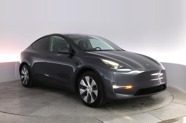 2023 Tesla Model Y — photo 10 of 21