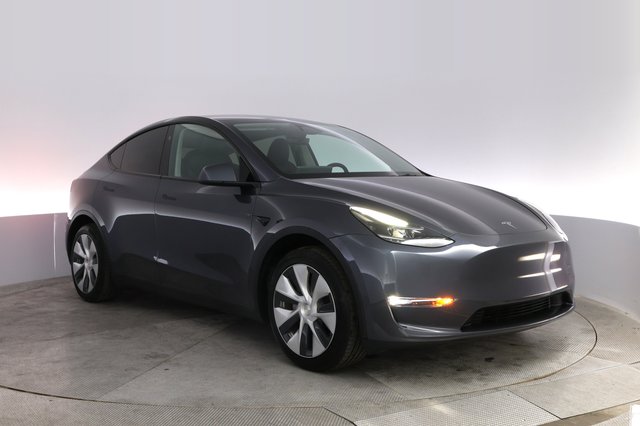 2023 Tesla Model Y — photo 10 of 21