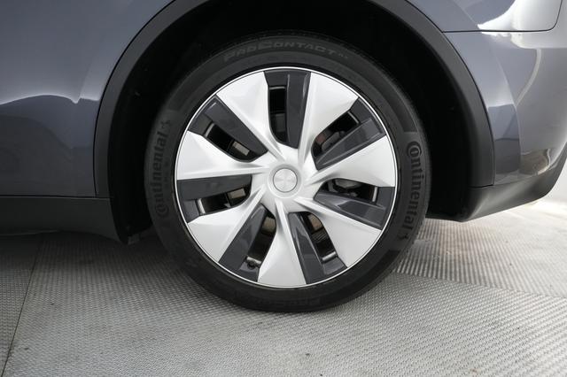 2023 Tesla Model Y — photo 7 of 21