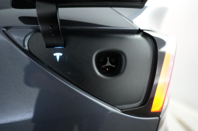2023 Tesla Model Y — photo 8 of 21