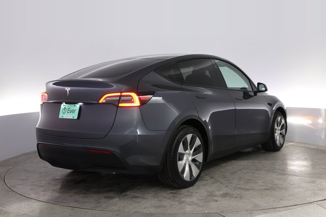 2023 Tesla Model Y — photo 2 of 21
