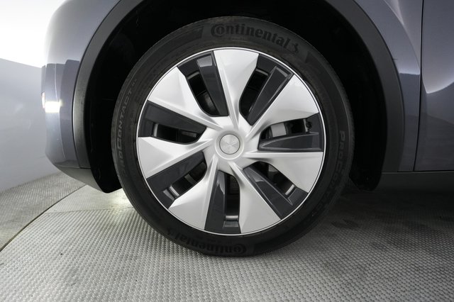 2023 Tesla Model Y — photo 16 of 21