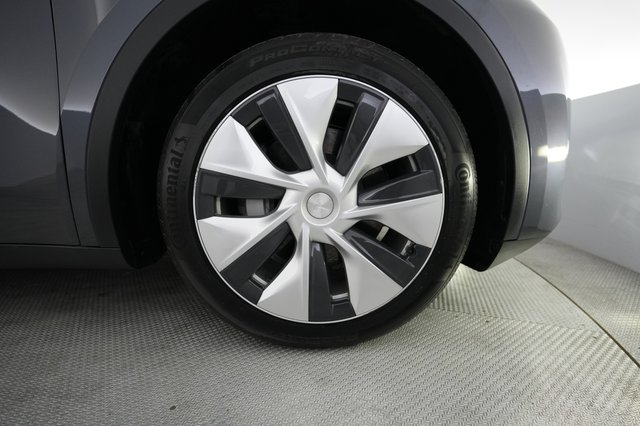 2023 Tesla Model Y — photo 17 of 21