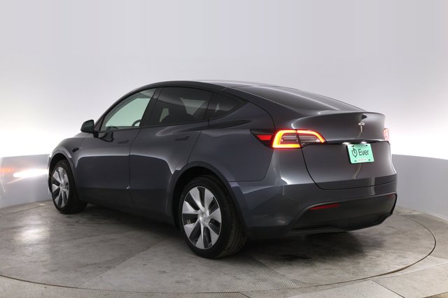 2023 Tesla Model Y — photo 13 of 21