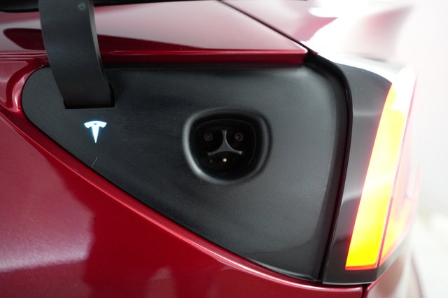 2025 Tesla Model 3 — photo 8 of 21