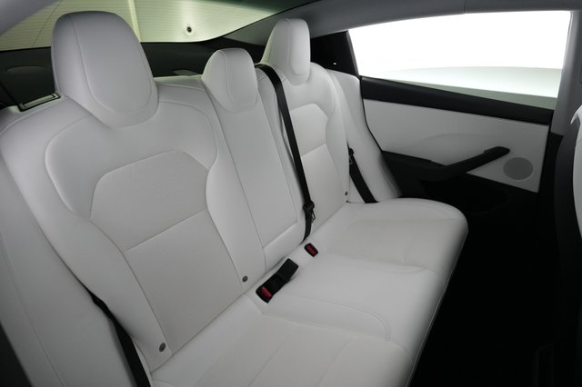 2025 Tesla Model 3 — photo 4 of 21