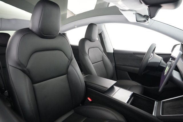 2026 Tesla Model Y — photo 18 of 21