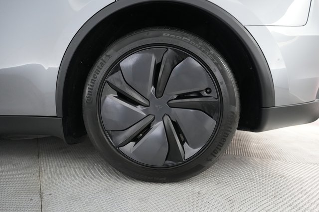 2026 Tesla Model Y — photo 7 of 21