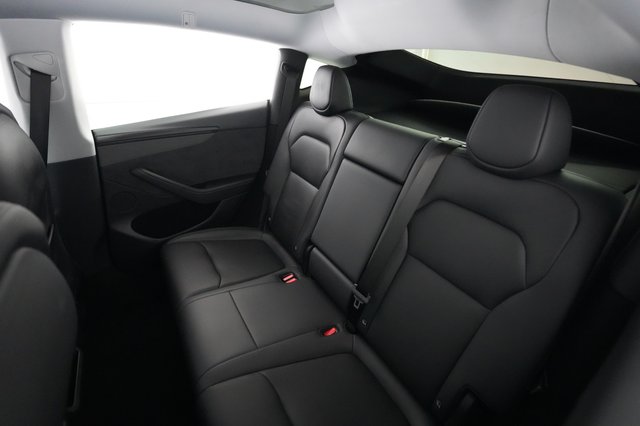 2026 Tesla Model Y — photo 19 of 21