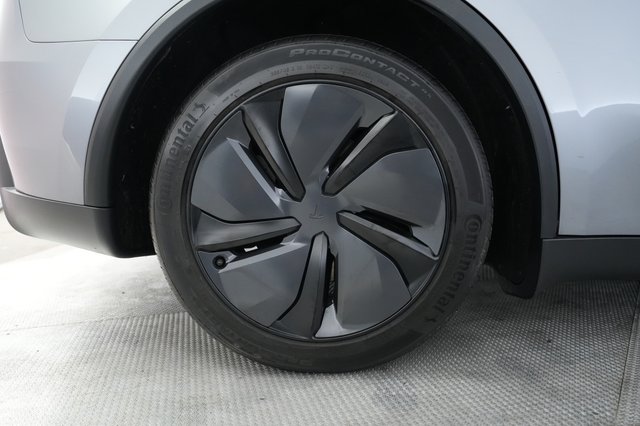 2026 Tesla Model Y — photo 17 of 21