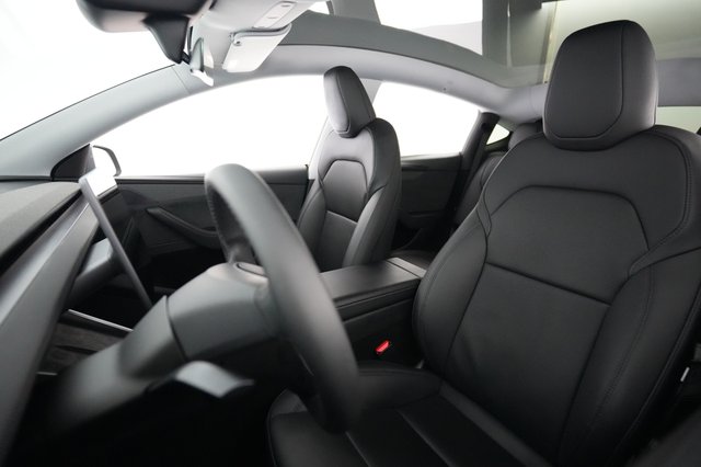 2026 Tesla Model Y — photo 3 of 21