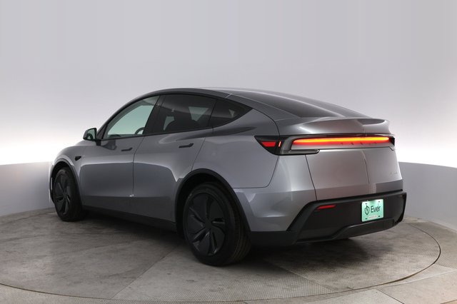 2026 Tesla Model Y — photo 13 of 21