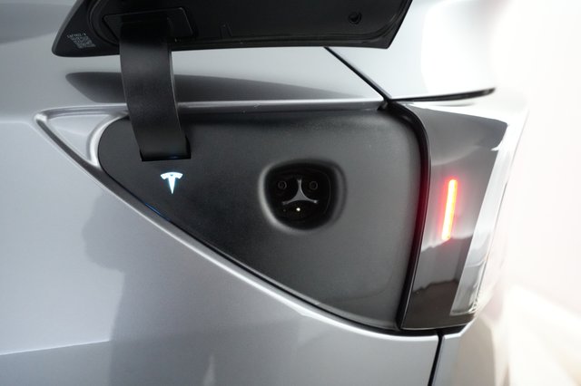 2026 Tesla Model Y — photo 8 of 21