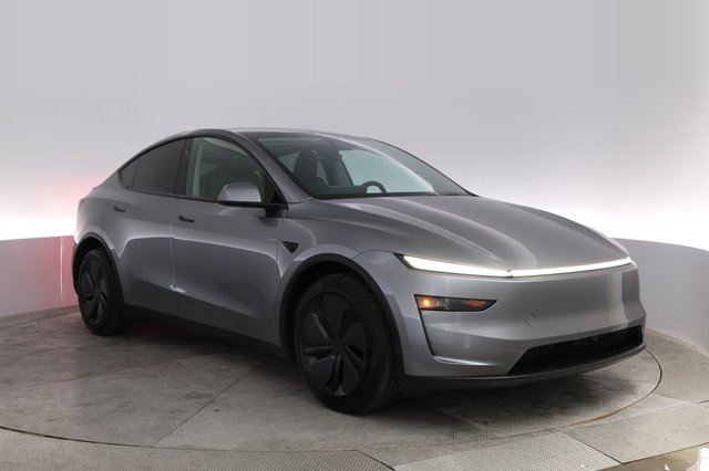 2026 Tesla Model Y — photo 10 of 21