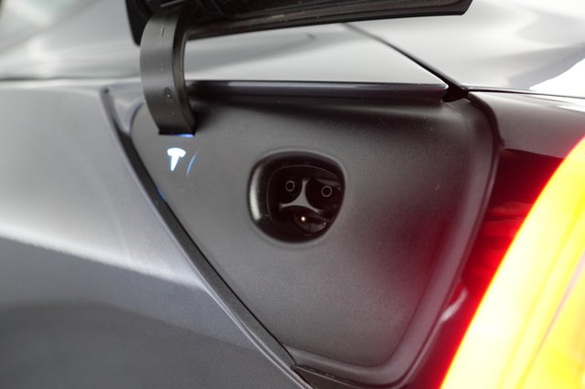 2022 Tesla Model 3 — photo 8 of 21