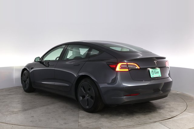 2022 Tesla Model 3 — photo 13 of 21