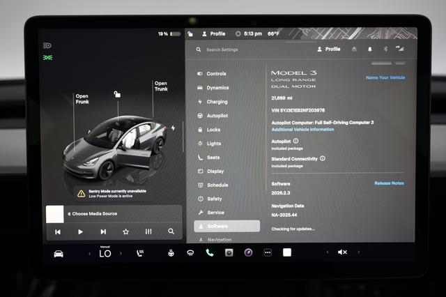 2022 Tesla Model 3 — photo 5 of 21