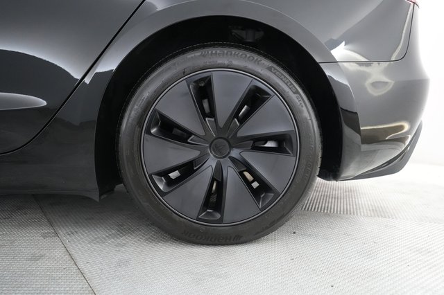 2025 Tesla Model 3 — photo 8 of 21