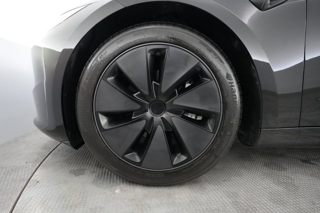 2025 Tesla Model 3 — photo 15 of 21