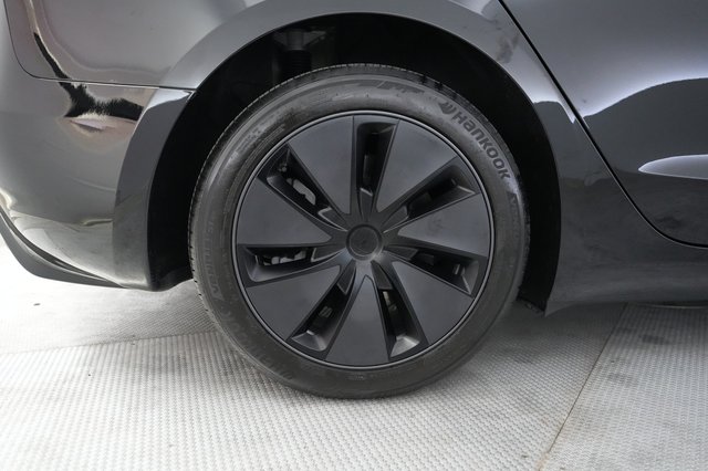 2025 Tesla Model 3 — photo 17 of 21