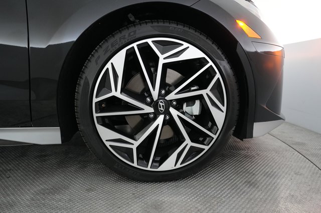 2024 Hyundai IONIQ 6 — photo 16 of 22