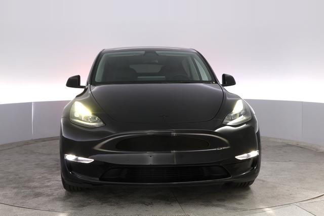 2022 Tesla Model Y — photo 9 of 21