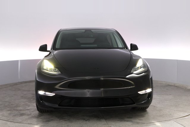 2022 Tesla Model Y — photo 9 of 21