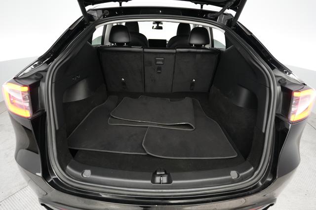 2022 Tesla Model Y — photo 6 of 21