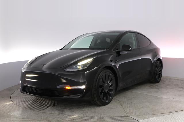 2022 Tesla Model Y — VIN 7SAYGDEF5NF520743