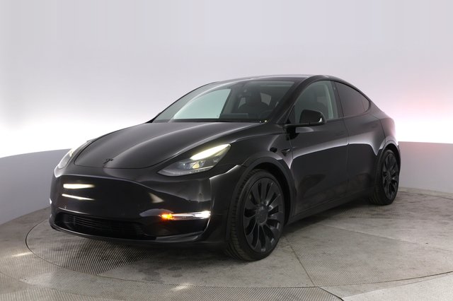 2022 Tesla Model Y — VIN 7SAYGDEF5NF520743