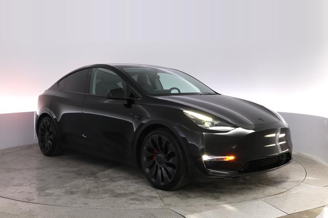 2022 Tesla Model Y — photo 10 of 21