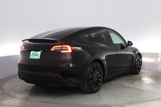 2022 Tesla Model Y — photo 2 of 21