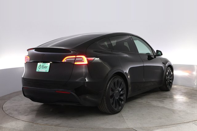 2022 Tesla Model Y — photo 2 of 21
