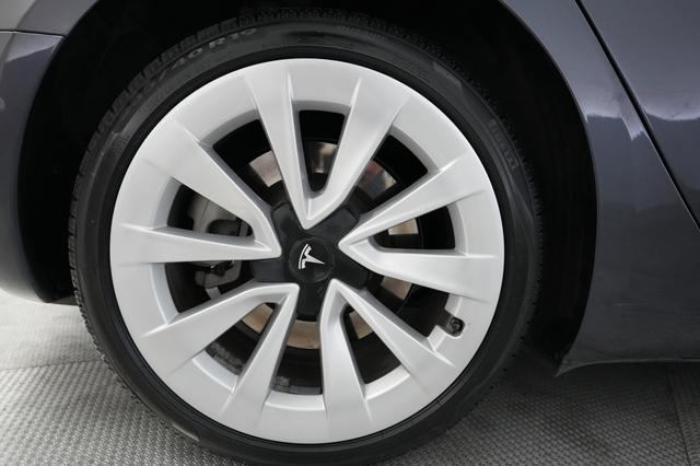 2022 Tesla Model 3 — photo 7 of 22