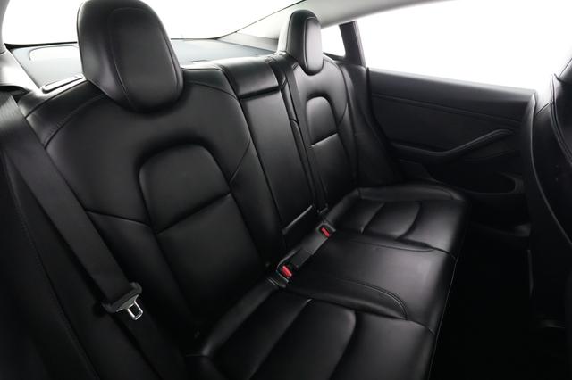 2022 Tesla Model 3 — photo 4 of 22