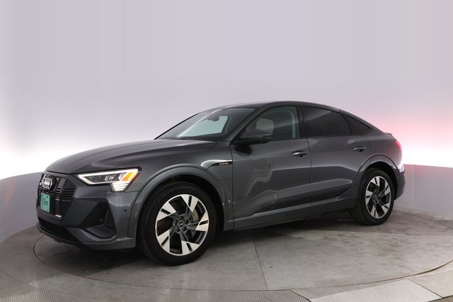 2022 Audi e-tron Sportback — photo 14 of 21