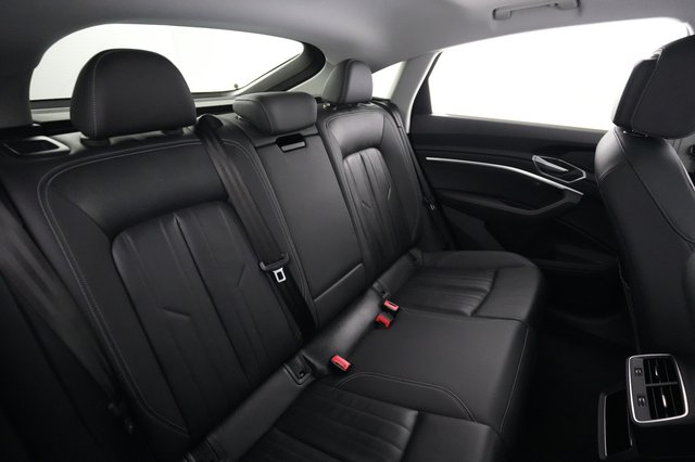 2022 Audi e-tron Sportback — photo 4 of 21