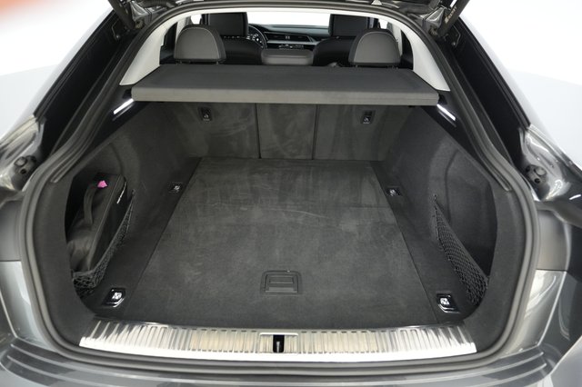 2022 Audi e-tron Sportback — photo 6 of 21