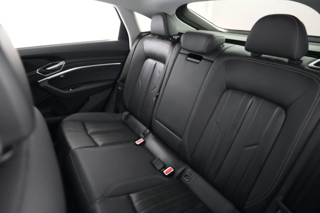 2022 Audi e-tron Sportback — photo 19 of 21