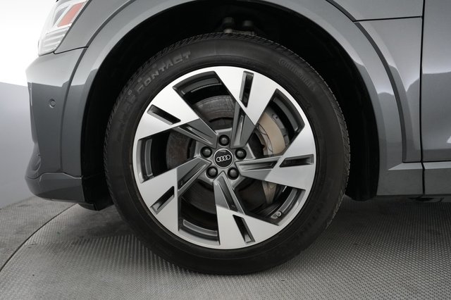 2022 Audi e-tron Sportback — photo 15 of 21