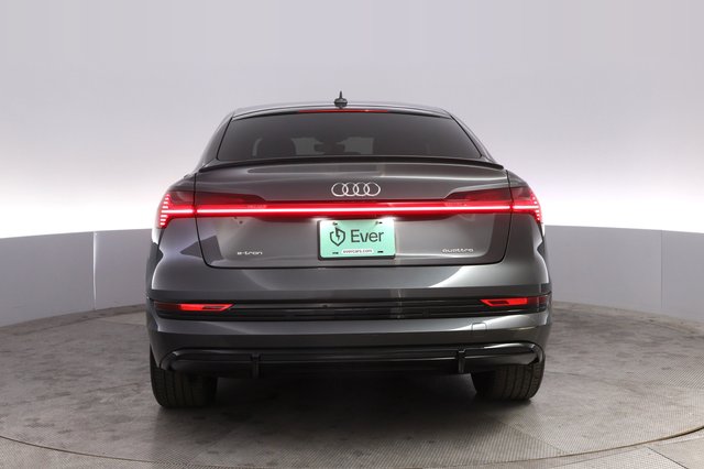 2022 Audi e-tron Sportback — photo 12 of 21