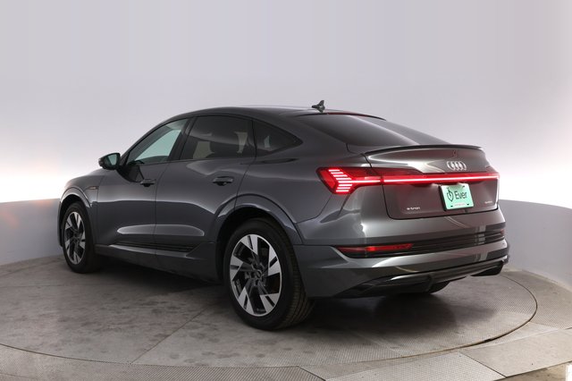 2022 Audi e-tron Sportback — photo 13 of 21