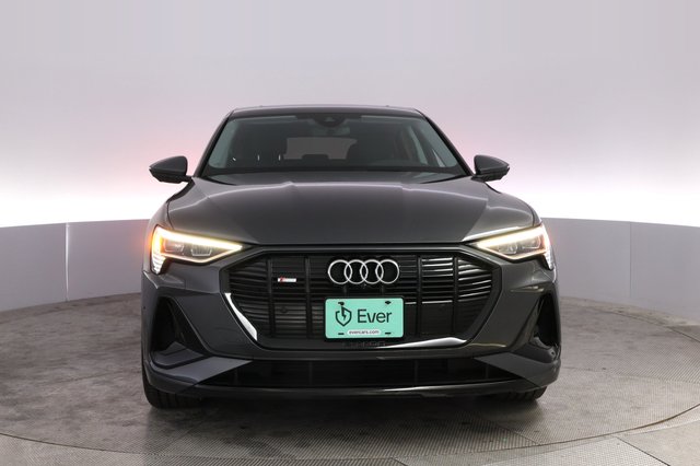 2022 Audi e-tron Sportback — photo 9 of 21