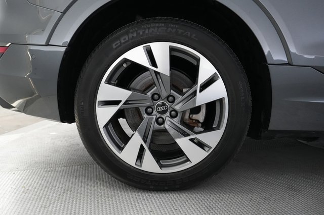 2022 Audi e-tron Sportback — photo 17 of 21