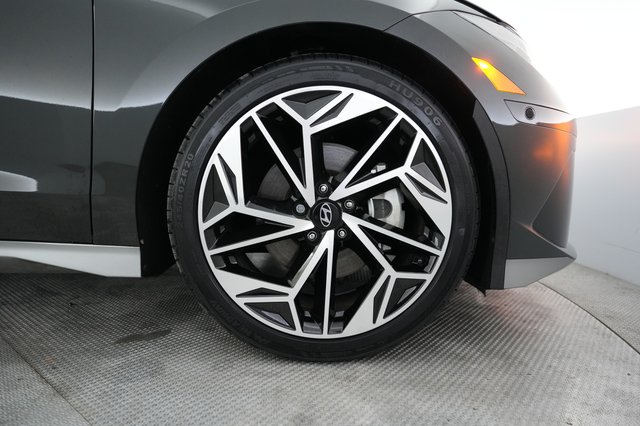 2023 Hyundai IONIQ 6 — photo 16 of 21