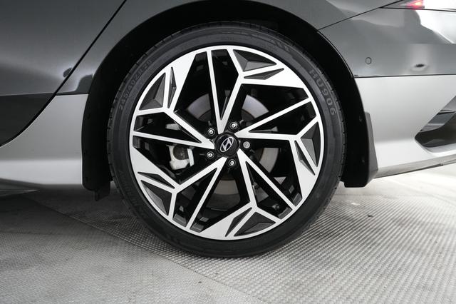 2023 Hyundai IONIQ 6 — photo 7 of 21