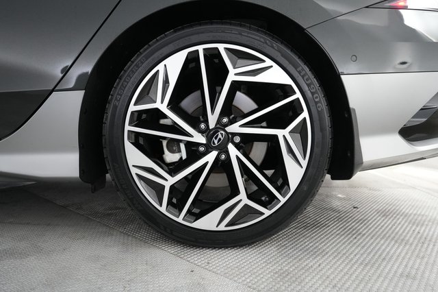 2023 Hyundai IONIQ 6 — photo 7 of 21