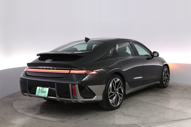 2023 Hyundai IONIQ 6 — photo 2 of 21
