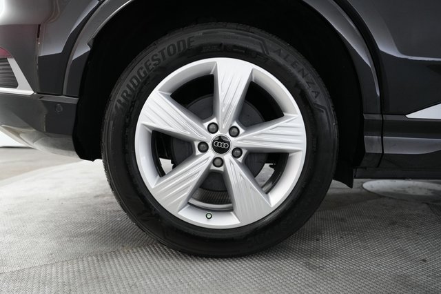 2023 Audi Q4 e-tron — photo 17 of 20